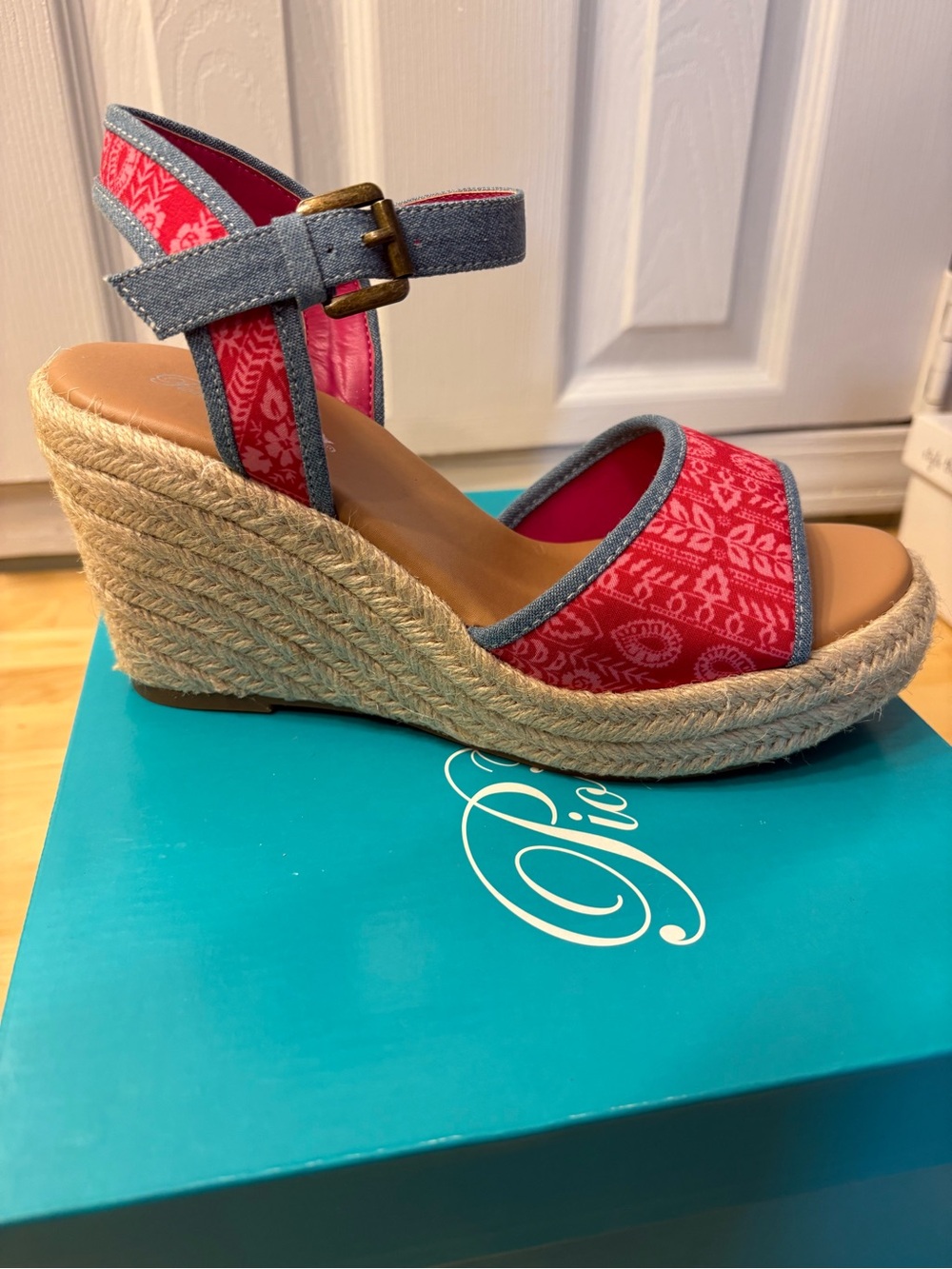 Women's Red Patterned Espadrille Wedge Sandals - size 8m